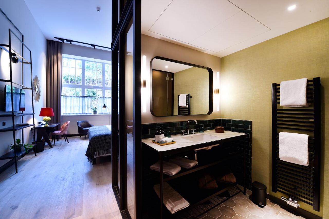 Das James เฟลนส์บวร์ก ภายนอก รูปภาพ A bathroom at the hotel