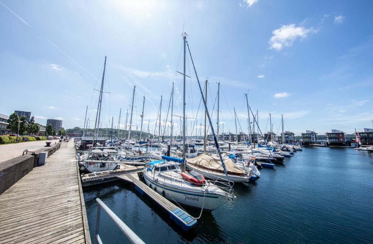 Das James เฟลนส์บวร์ก ภายนอก รูปภาพ Marina in Aarhus, Denmark
